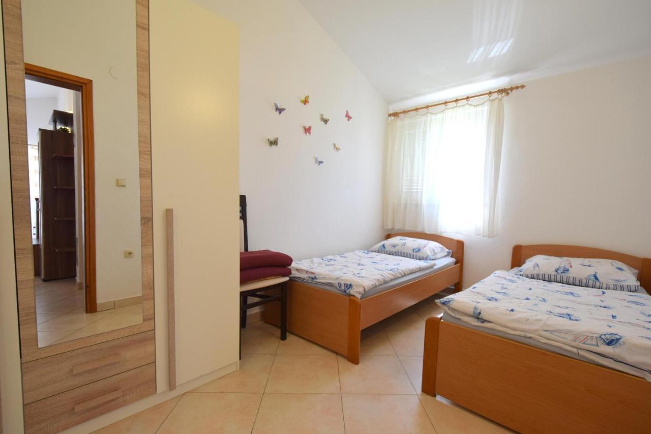 Holiday Home Pere Малинска Екстериор снимка