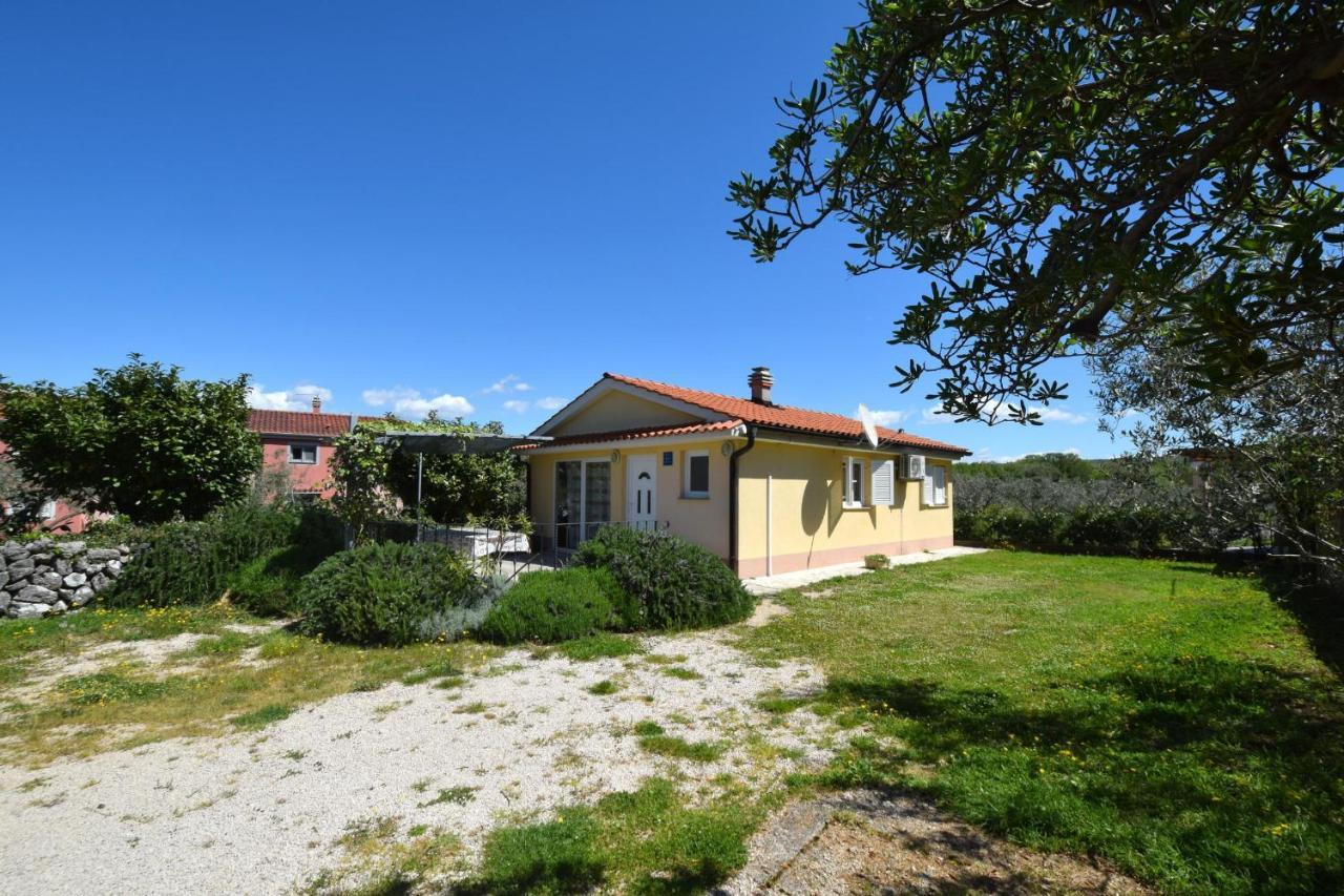 Holiday Home Pere Малинска Екстериор снимка