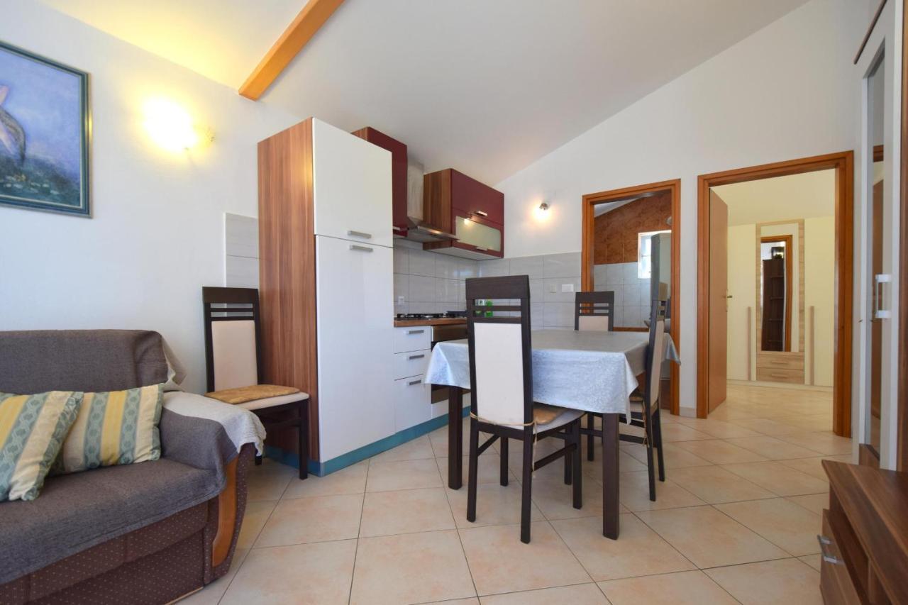 Holiday Home Pere Малинска Екстериор снимка
