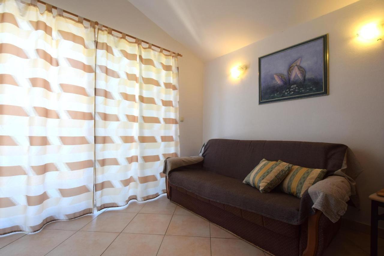Holiday Home Pere Малинска Екстериор снимка